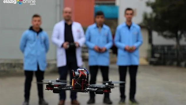 Öğrenciler, 85 kilometre hıza ulaşan hız dronu yaptı