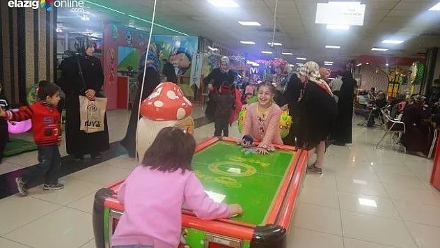 Yetim Çocukların Yüzü Güldü