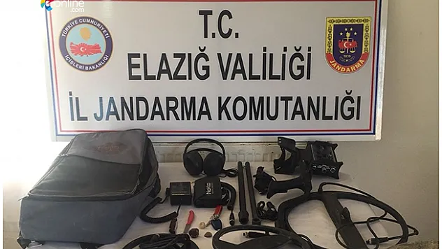 Baskil'de  2 şüpheli kazı malzemesi ile yakalandı