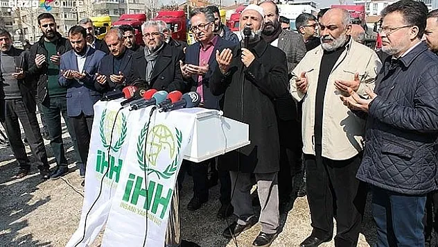 Elazığ'dan 17 yardım tırı Suriye'ye yola çıktı