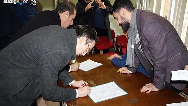 Elazığ'da 'Zeytin Dalı Harekatı' için imza kampanyası başlatıldı