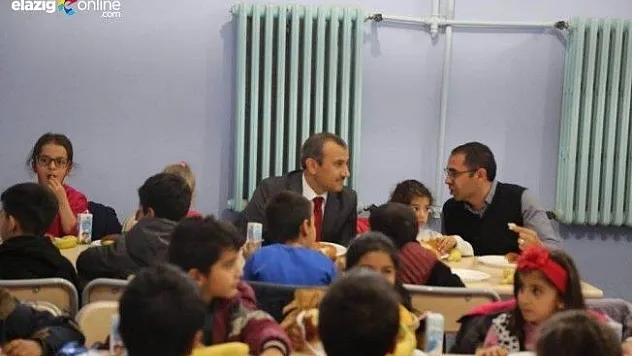 Vali Sonel'den 332 öğrenciye kahvaltı desteği