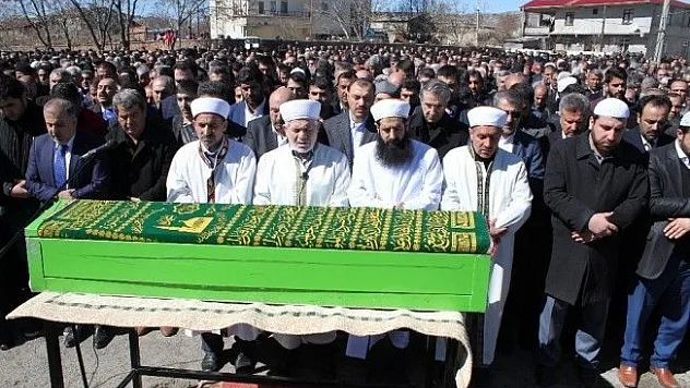 Başkan Ergin, son yolculuğuna uğurlandı