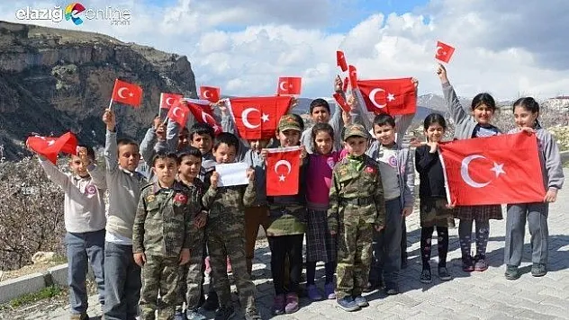 Çemişgezekli Minikler Harçlıklıklarını Mehmetçik'e Bağışladı