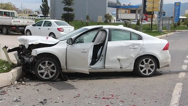 Elazığ'da trafik kazası: 2 yaralı