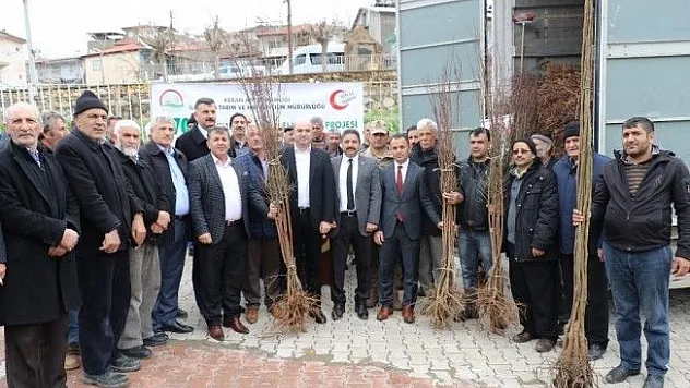 Keban'da çiftçiye 10 bin adet ceviz ve badem fidanı