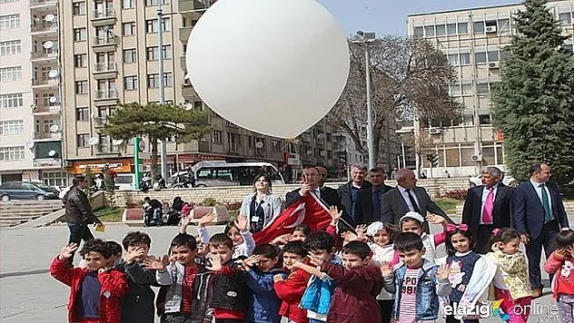 Şehitler anısına gökyüzüne meteoroloji balonu bırakıldı