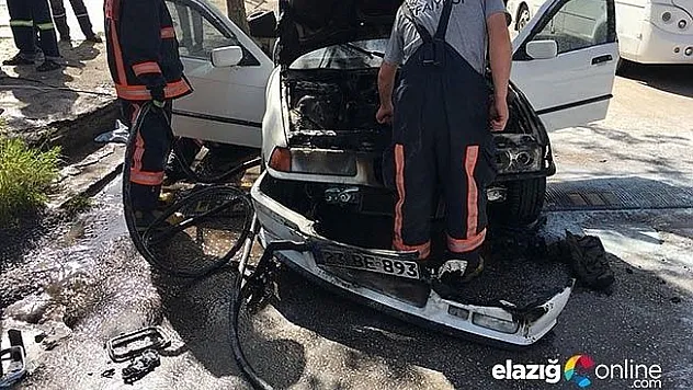 Alev alan otomobil iftaiye ekipleri tarafından söndürüldü