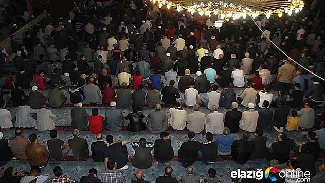 Berat Kandili'nde camiler doldu taştı