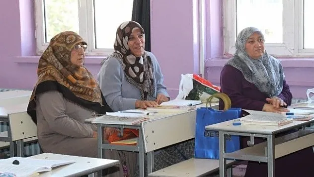 Çocukları istedi okuma yazma öğreniyor