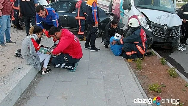 Kamyonet ile otomobil çarpıştı: 7 yaralı
