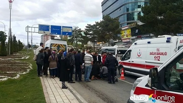 Karşıya geçmeye çalışan kadına minibüs çarptı!
