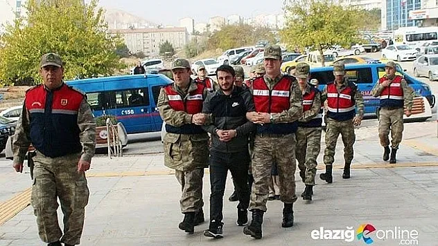 &quotTürk bayrağından iğreniyorum, fetö diyeni keseceksin&quot