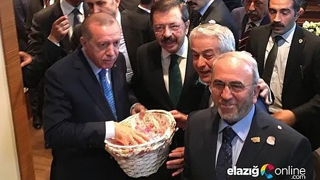 Başkan Dumandağ'a Hizmet Şeref Belgesi ve Plaket