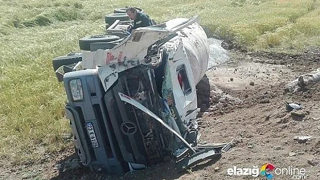 Beton mikseri devrildi:1 yaralı