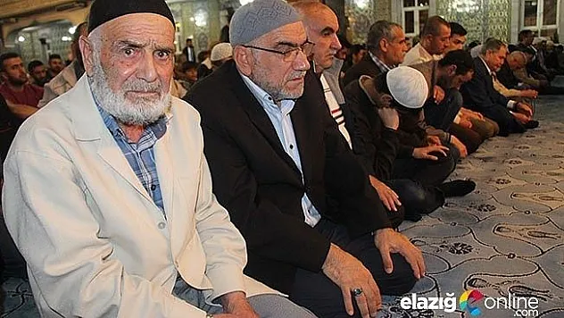 İlk teravih namazında camiler doldu