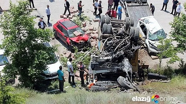 Kamyon hastane otoparkına uçtu, 4 araç hurdaya döndü