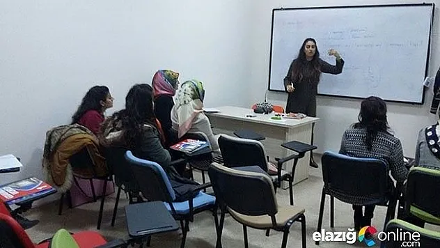 Öğrenciden ev hanımına herkes İngilizce öğreniyor