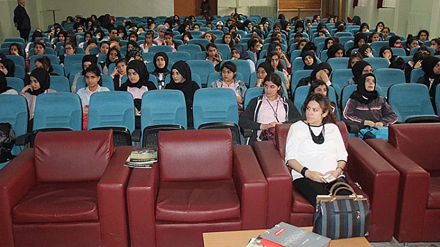 Öğrencilere sağlıklı beslenme semineri verildi