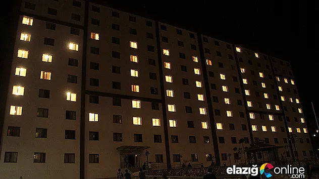 Yurt binalarının ışıklarıyla 'Kudüs' yazdılar