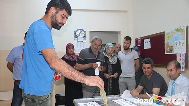 Elazığ, Bingöl ve Tunceli'de de oy kullanma işlemi başladı