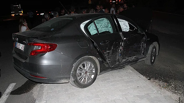 iki araç çarpıştı: 4 yaralı