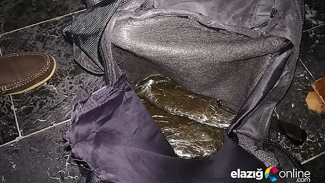 İranlı 2 şüpheli 5,5 kilo esrarla yakalandı