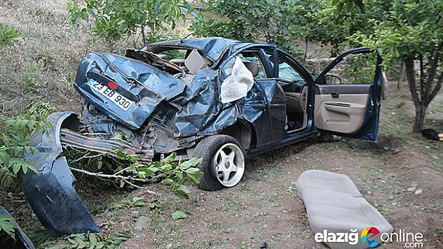 Otomobil bahçeye uçtu, yaralı arkadaşını bırakıp kaçtı