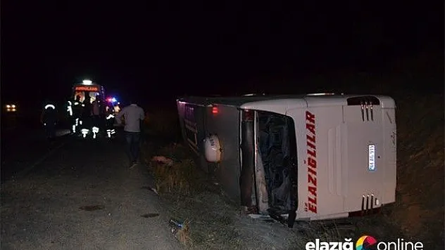 Elazığlılar Turizm'e Ait Otobüs Konya'da Devrildi