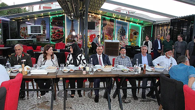 Protokol, 15 Temmuz şehit aileleri ve gazileriyle bir araya geldi