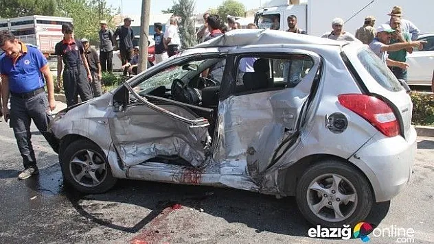 Elazığ'daki kazada hurdaya dönen otomobilin sürücüsü yaşamını yitirdi
