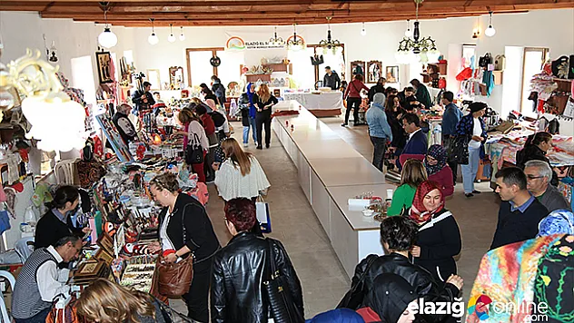 Kadınların el emeği ürünleri ilgi görüyor