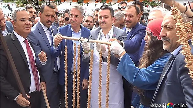 Bakan Pakdemirli, önlük giyip orcik yaptı