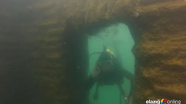 Batık şehir için hem dalgıçlar, hem de Araplar geldi