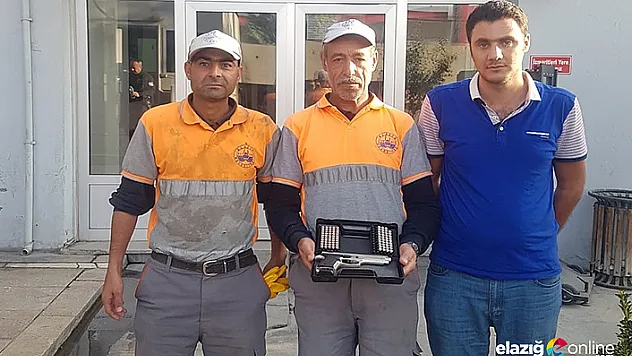 Buldukları çantanın içinde tabanca ve mermi çıktı