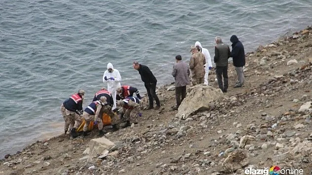 Çemişgezek Feribotuna Binenler Cansız Cesedi Farkettiler!