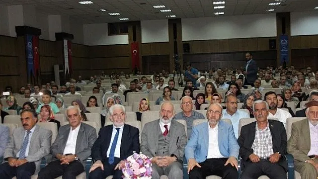 Elazığ'da &quotCamiler ve Din Hizmetine Adanmış Ömürler&quot konferansı