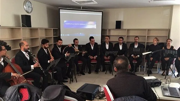 Elazığ'da kütüphanede konser verildi