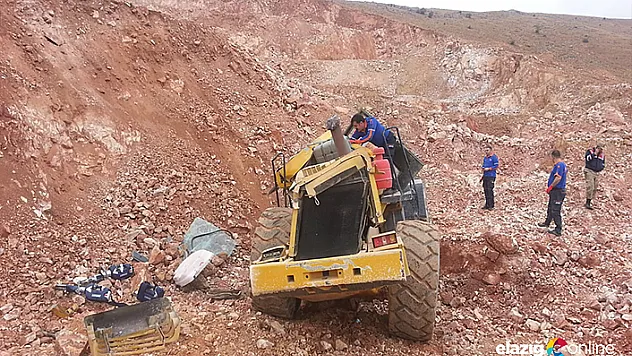 İş makinesinin devrilmesi sonucu operatörü hayatını kaybetti