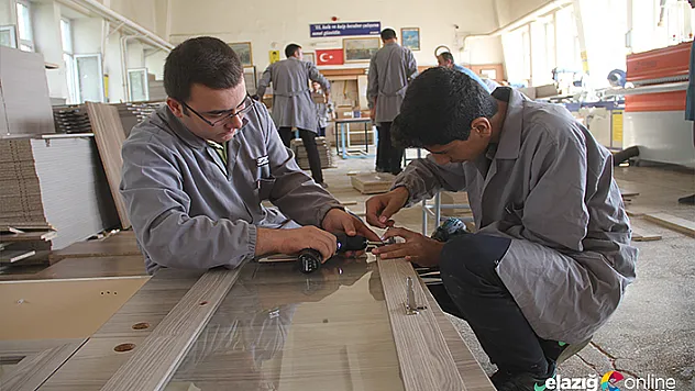 Öğrencilerin üretim yaptığı okul 1 milyon 150 bin lira gelir elde etti