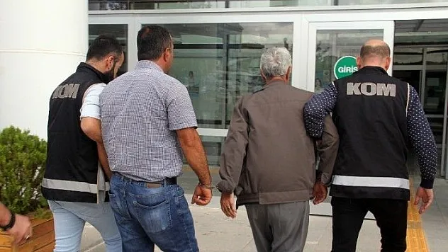 Otomobilde 10 tabancayla yakalanan 2 şüpheli tutuklandı