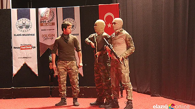 'Umudun Adı Mavi' Tiyatro oyunu sahnelendi