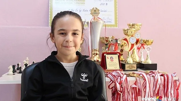 10 yaşında 10 kupası, 23 madalyası var