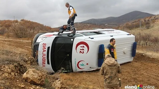 Baskil'de ambulans devrildi!