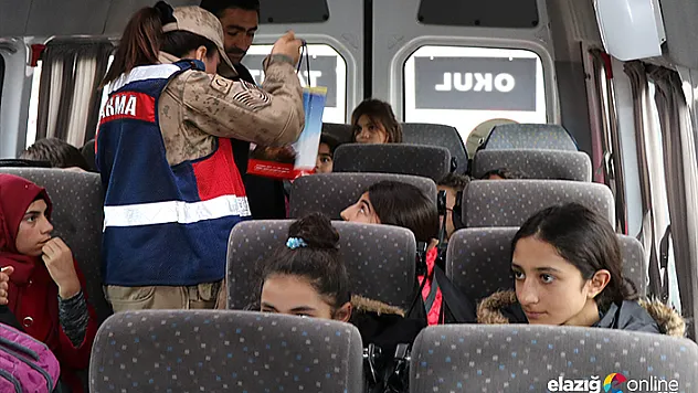 Jandarma ekipleri, öğrenci servislerini denetledi