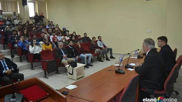 Öğrencilere iş adamları ve iş dünyasının beklentileri anlatıldı