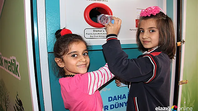 Okulda atıklar puana dönüşüyor, alışverişte kullanılıyor