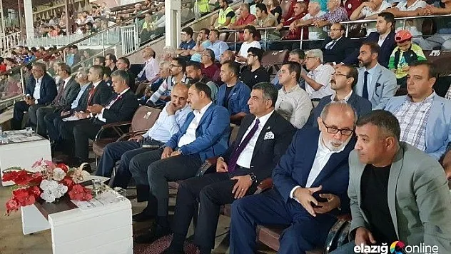 Vali Kaldırım tarafından Elazığspor'a Malzeme ve Para Yardımı Yapıldı