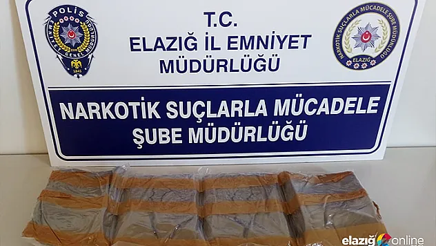 Vücuduna sarılı 4 kilo toz esrarla yakalandı