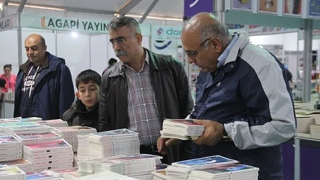 2. Kitap Fuarı'nı 9 günde 120 bin kişi ziyaret etti